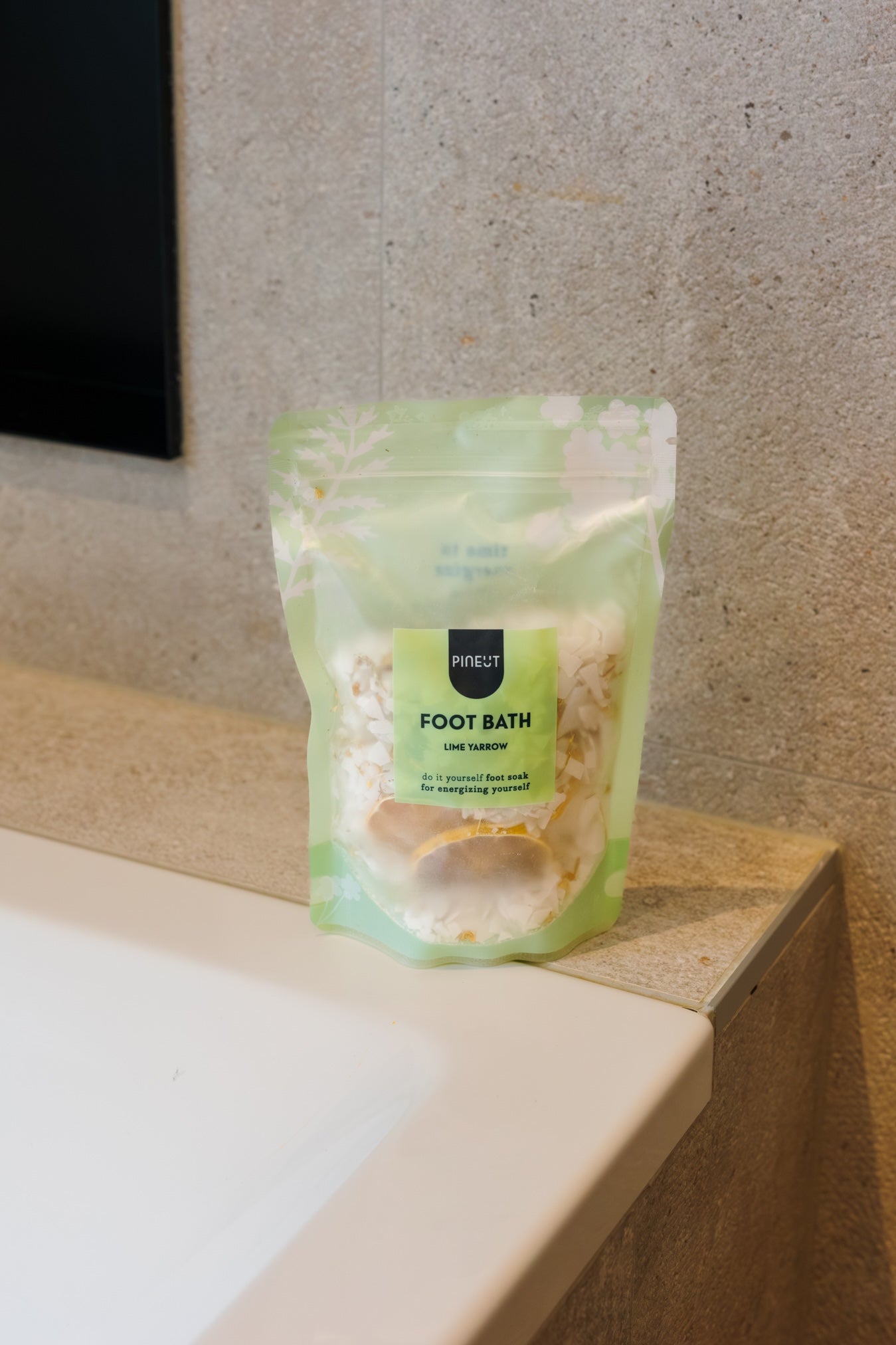 Pineut Foot Bath Lime Yarrow